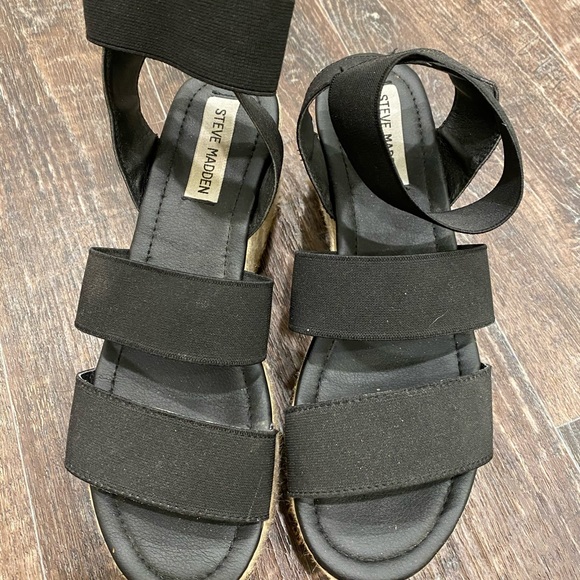 STEVE Madden Wedges - Picture 4 of 4